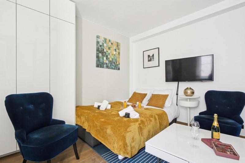 5025 Pastou4 - Lovely In